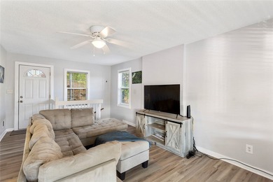 Welcome to your dream lakefront retreat! This fully furnished - photo 4