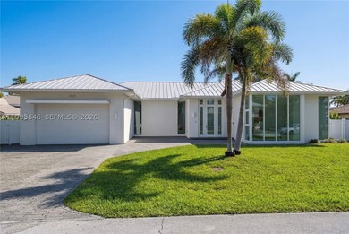 Experience elevated waterfront living in the prestigious Coral - photo 3