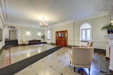 Experience the perfect blend of space, light, and convenience in - photo 2