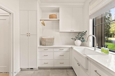 This striking beauty is a perfect example of combining luxury - photo 26