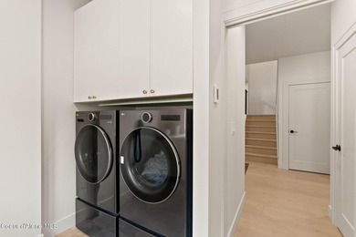 This striking beauty is a perfect example of combining luxury - photo 28
