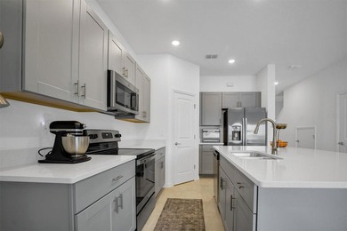 Welcome to this beautifully maintained, move-in ready townhome - photo 17