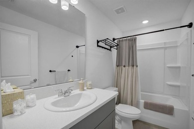 Welcome to this beautifully maintained, move-in ready townhome - photo 27