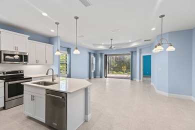 Step into this upgraded 2018 2 bed, 2 bath, + den villa in Grand - photo 3