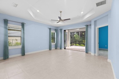Step into this upgraded 2018 2 bed, 2 bath, + den villa in Grand - photo 5