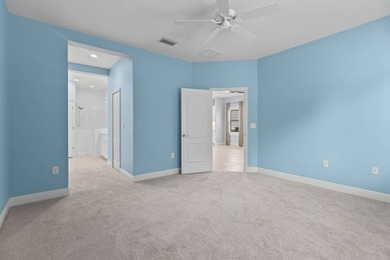 Step into this upgraded 2018 2 bed, 2 bath, + den villa in Grand - photo 9