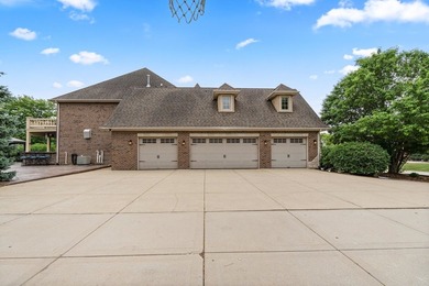 Nestled on a breathtaking lot, this CUSTOM home offers luxurious - photo 7
