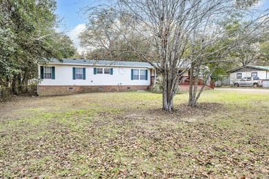 Welcome to 1422 Cat Mar Rd in Niceville -- a spacious and - photo 3