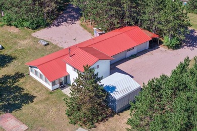 Escape to the peace and privacy of the countryside with this - photo 2
