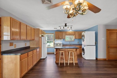 Escape to the peace and privacy of the countryside with this - photo 8