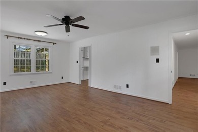 Welcome to this spacious brick ranch in the heart of Tucker - photo 21