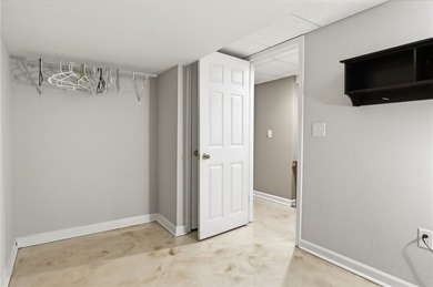 Rare opportunity to own this spacious 4 bedroom 3.5 bath ranch - photo 37