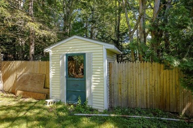 Adorable split level ranch in immaculate shape with large fenced - photo 4