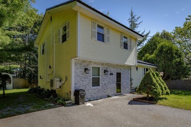 Adorable split level ranch in immaculate shape with large fenced - photo 9