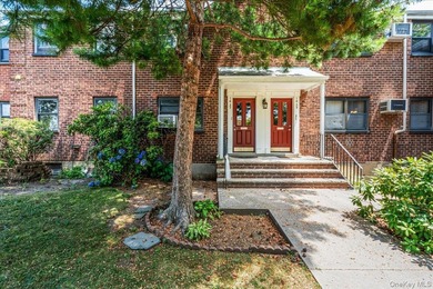 Discover comfort and convenience in this move-in-ready - photo 1