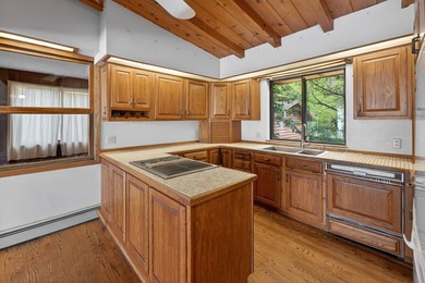 Discover a truly unique lakefront retreat filled with character - photo 4