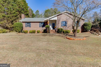 Lake Lanier Home For Sale in Oakwood Georgia