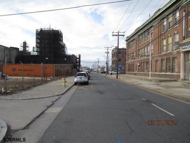 Prime 25x95 lot located in the heart of the vibrant Central - photo 4