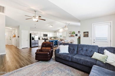 Welcome to this beautifully maintained coastal cottage. This 3 - photo 11