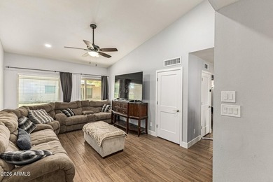 Check out this charming townhome in the peaceful Bellair! With 3 - photo 2
