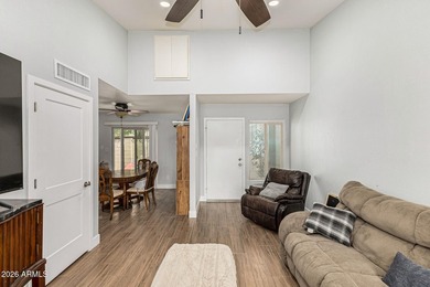 Check out this charming townhome in the peaceful Bellair! With 3 - photo 3