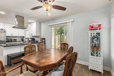 Check out this charming townhome in the peaceful Bellair! With 3 - photo 4