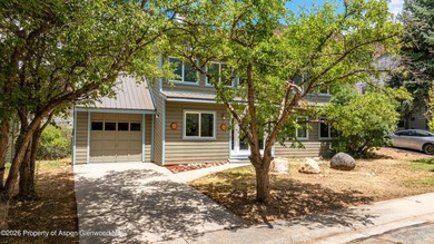 Attention River Lovers! Rarely do river adjacent properties hit - photo 2