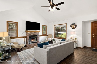 Come home to this beautifully maintained, furnished split-level - photo 4