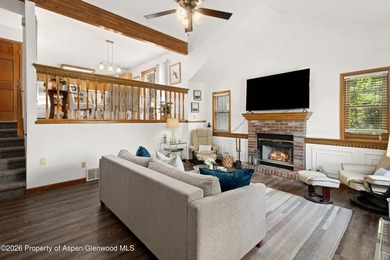 Come home to this beautifully maintained, furnished split-level - photo 5