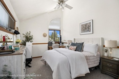 Come home to this beautifully maintained, furnished split-level - photo 9