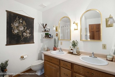 Come home to this beautifully maintained, furnished split-level - photo 10
