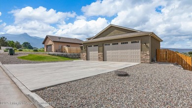 Welcome to this beautifully appointed single-level home in - photo 2
