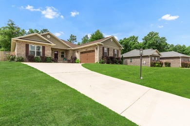 Gorgeous Craftsman Home in Lake Arthur Estates! This beautiful - photo 3
