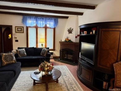 Enjoy a big, finished basement w/high ceilings. Sep. entrance - photo 4