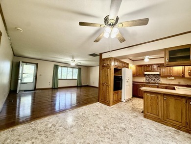 Welcome home to this beautiful 3-bedroom, 2.5-bath property - photo 13