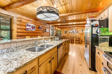 **Fiber Optic Now Available!** Beautifully renovated true log - photo 13