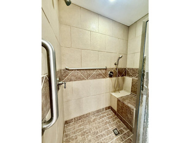 Welcome home to this beautiful 3-bedroom, 2.5-bath property - photo 17