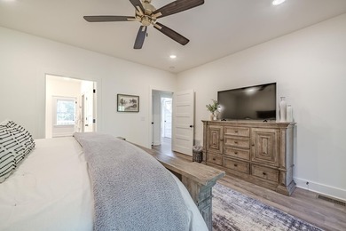 Beautiful 4 BR/3.5 Bath (plus game room) farm style home with - photo 23