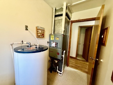 Welcome home to this beautiful 3-bedroom, 2.5-bath property - photo 25