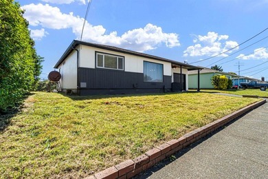 JUST 2 BLOCKS FROM THE OCEAN! Welcome to 1046 Jaccard Street - photo 8
