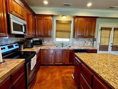 This exquisite four-bedroom camp, complemented by an attached - photo 5