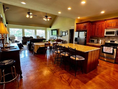 This exquisite four-bedroom camp, complemented by an attached - photo 7