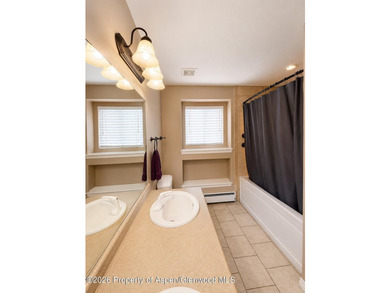 Welcome home to this beautifully maintained 3-bedroom, 2.5-bath - photo 9