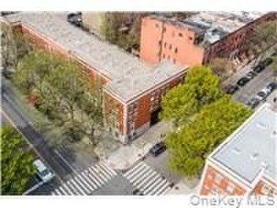 Updated three-bedroom duplex in the heart of Harlem, featuring - photo 21
