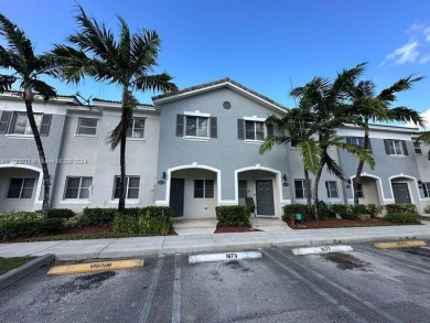 (private lake, pond, creek) Townhome/Townhouse For Sale in Homestead Florida