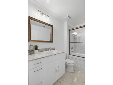 Rarely available 1 bed/1 bath Loft in The Dakota - a coveted - photo 13