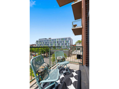 Rarely available 1 bed/1 bath Loft in The Dakota - a coveted - photo 15
