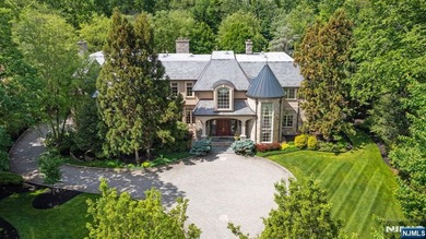 Introducing the Elden Manor - A breathtaking European-inspired - photo 29
