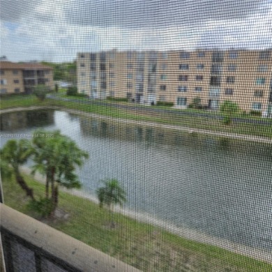 (private lake, pond, creek) Condo For Sale in Lauderhill Florida