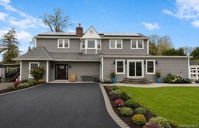Stunning Fully Renovated Colonial Located In The Highly - photo 1